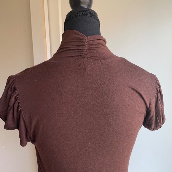 Fitted Short Sleeve Mock Turtle Neck with Gathered Shoulders. - Picture 7 of 10